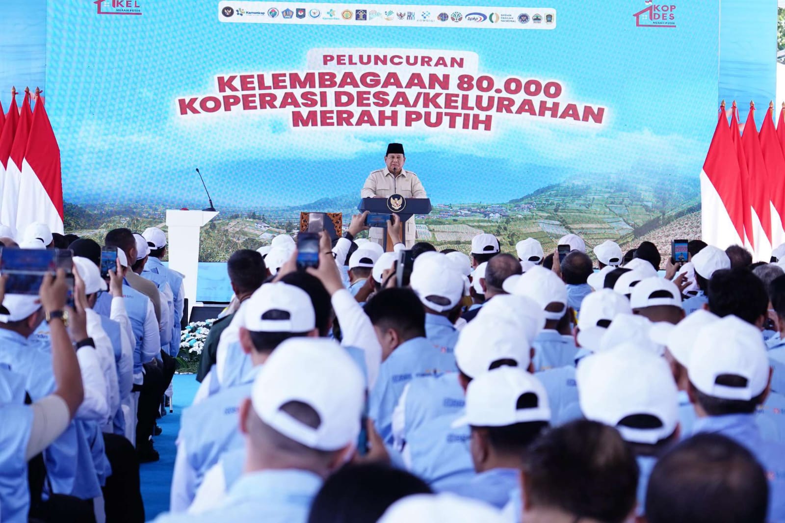 Menteri Nusron Dampingi Presiden Prabowo Resmikan 80.000 Koperasi Desa Merah Putih