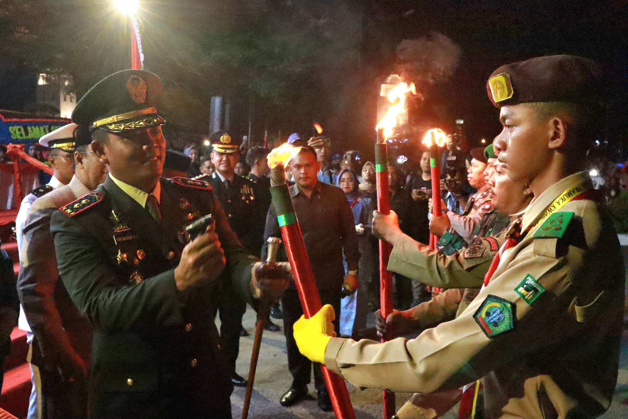 Pawai Obor Meriahkan Malam Peringatan HUT ke-80 RI di Karimun.