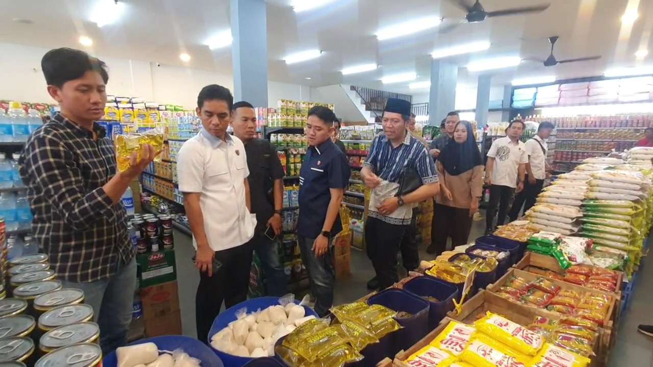 Cek Harga dan Stok, Dirreskrimsus Polda Kepri Sidak Pasar hingga Swalayan di Karimun. 