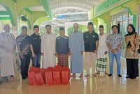 Jumat Berkah, Ikatan Karyawan Timah Area Kundur Bagikan 100 Nasi Kotak di Dua Mesjid di Pulau Kundur
