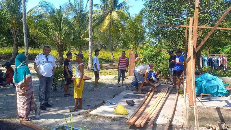 Wabup Karimun Tinjau Rumah Warga Korban Puting Beliung di Desa Pangke.