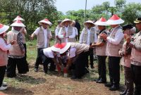 Selain Menghindari Konflik, Menteri Nusron Nilai Pemasangan Patok Bisa Tandai Batas Tanah APL dengan Non-APL