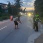 Polisi melakukan olah TKP di lokasi kecelakaan di Jalan Letjen Suprapto. 