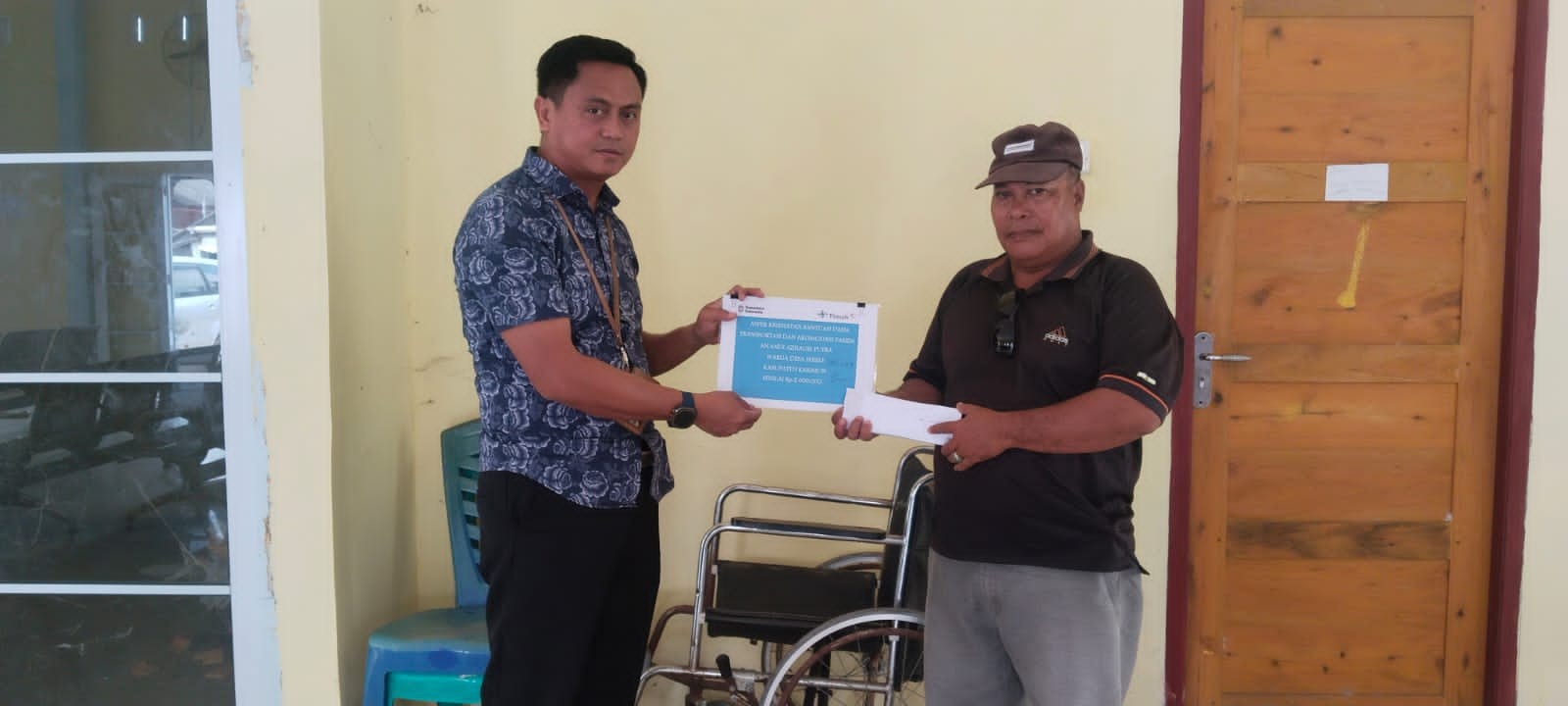 Ringankan Biaya Pengobatan Warga, PT Timah Tbk Serahkan Bantuan Biaya Pengobatan untuk Masyarakat Karimun