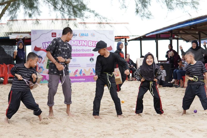 Keseruan anak-anak panti asuhan mengikuti rangkaian lomba Keceriaan Agustus dalam Project Bahagia Ini Karimun Bisa. FOTO: Ari/Inikarimun