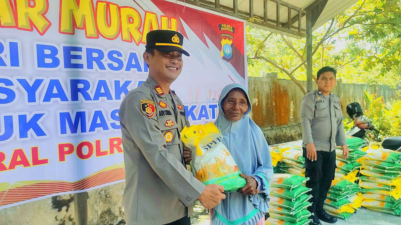 Polsek Meral Distribusikan 1.500 Karung Beras SPHP, Harga Jual Rp 50 Ribu per 5 Kg