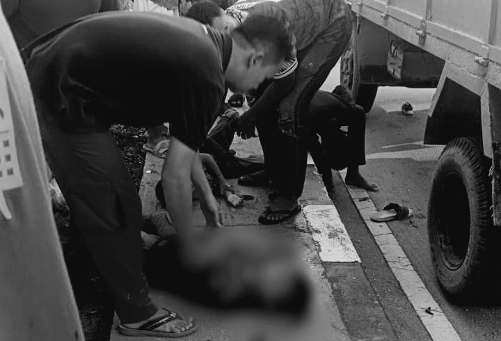 Suasana beberapa saat setelah kecelakaan terjadi di Jalan Raja Oesman.