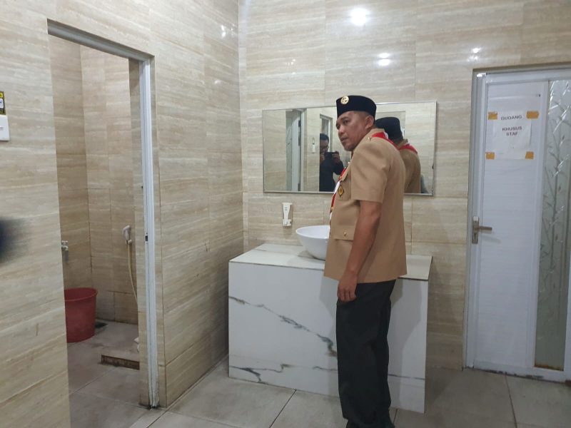 Sidak ke Pelabuhan Karimun, Wabup Rocky Tindaklanjuti Laporan Fasilitas Umum