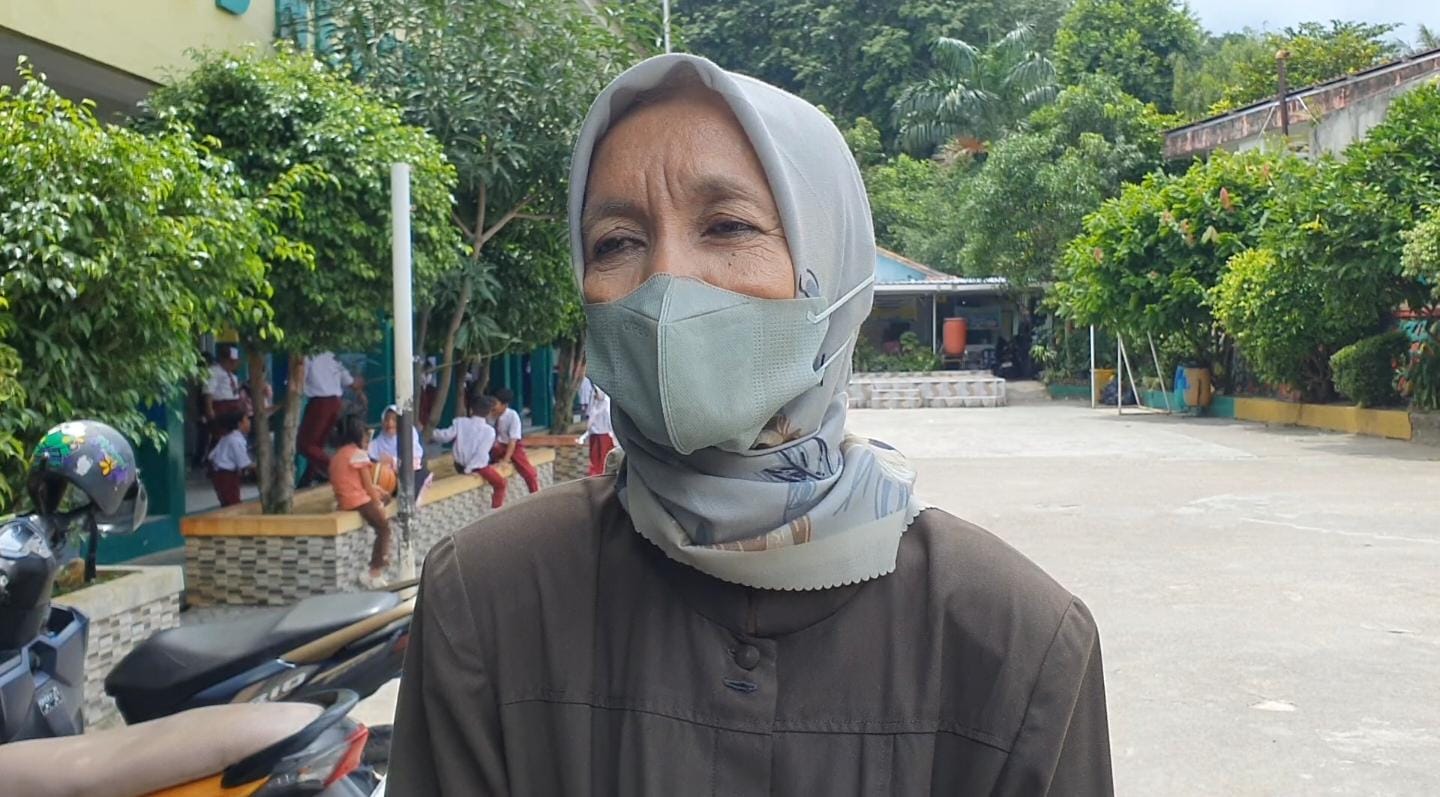 Kepala Sekolah SDN 013 Karimun Riva Nurillah