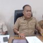 PLT Kadinkes Karimun (Tengah) didampingi Wakil  Sekretaris Satgas MBG Karimun (Kanan) dan Koordinator BGN Karimun (Kiri) merilis hasil uji makanan bergizi gratis di SD 010 Meral.