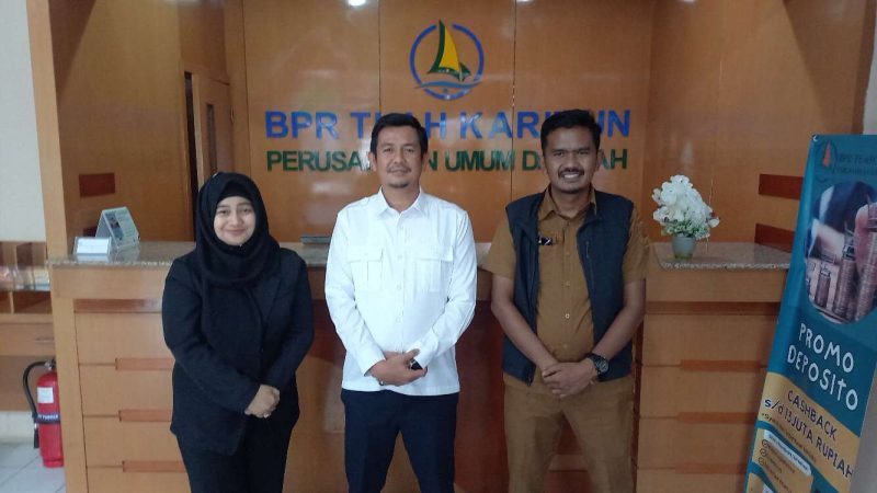 Wakil Ketua DPRD Karimun melakukan sidak ke BPR Tuah Karimun.