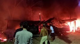 Kebakaran Hanguskan Tiga Mobil dan Satu Motor di Moro, Kerugian Capai Rp 250 Juta