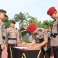 Kapolres Karimun AKBP Robby Topan Manusiwa memimpin Sertijab lima Perwira menengah Polres Karimun. FOTO: Humas Polres Karimun