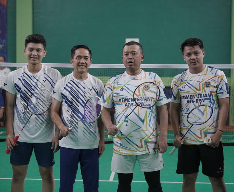 Menteri Nusron dan Wali Kota Palembang Tunjukkan Semangat Sportivitas di Lapangan Bulu Tangkis PORNAS KORPRI XVII