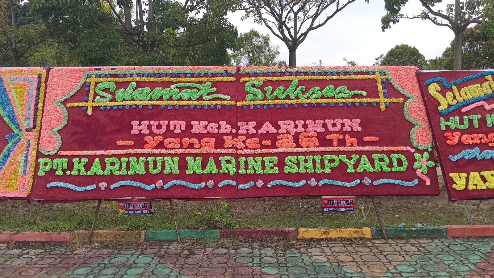 Papan Bunga yang sudah direvisi oleh Verry Florist pasca viral di media sosial.