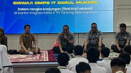 Puluhan Siswa Darul Mukmin Kunjungi Kantor Imigrasi Karimun, Belajar Langsung soal Layanan Keimigrasian