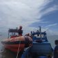 Tim Sar melakukan koordinasi bersama nelayan untuk melakukan proses pencarian terhadap ABK Kapal Jaring Kurau yang hilang.