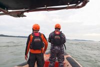 Tim Gabungan SAR melakukan pencarian korban tenggelam di Perairan Pulau Moro