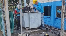 Warga Desa Parit Masih Andalkan Genset, PLN Targetkan Listrik Normal Malam Ini