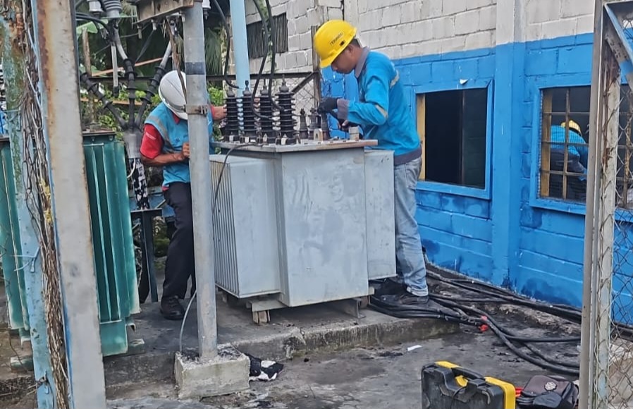 Warga Desa Parit Masih Andalkan Genset, PLN Targetkan Listrik Normal Malam Ini