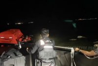 Lanal Tanjungbalai Karimun Evakuasi 20 Awak Kapal KIP EP 3 yang Nyaris Tenggelam di Perairan Pulau Kanipan