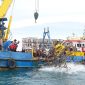 Knalpot Ilegal Disulap Jadi Rumah Ikan, PT TIMAH Tbk dan Ditlantas Polda Babel Tenggelamkan Rumpon di Perairan Rebo 