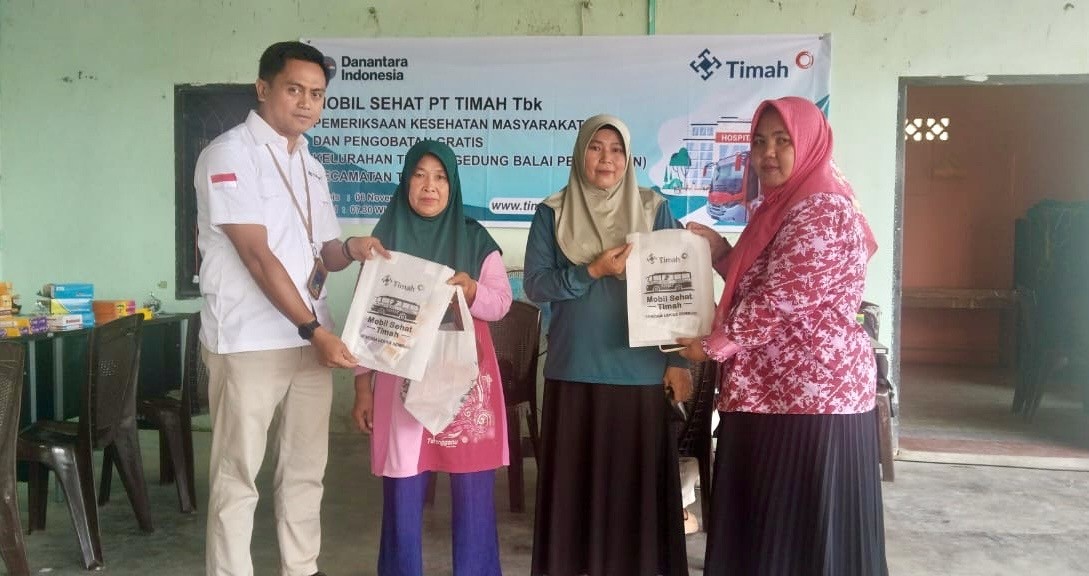PT TIMAH Tbk Hadirkan Pelayanan Kesehatan Gratis dan Berikan Makanan Tambahan Bagi Masyarakat di Karimun