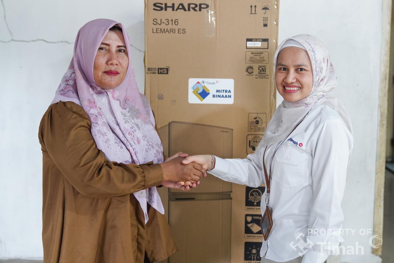 PT TIMAH Tbk Bantu Pelaku UMKM Rusip Asri Jaga Kualitas Produksi Lewat Bantuan Kulkas