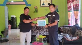 Tingkatkan Hasil Tangkapan Nelayan, PT TIMAH Tbk Serahkan Jaring untuk KUB Karya Bersatu