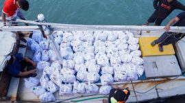 PT TIMAH Tbk Ringankan Beban Warga Penutuk Pasca Bencana Banjir Rob