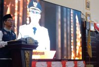 Bupati Karimun Iskandarsyah memberikan sambutan usai melantik Satgas Anti Narkoba Kabupaten Karimun.