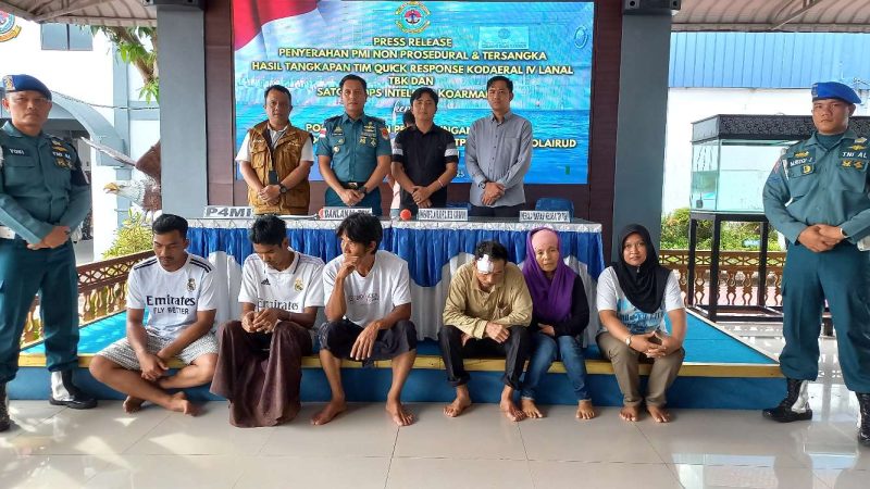 Lanal Karimun menggelar konferensi pers penangkapan kapal pembawa PMI Nonprosedural dari Malaysia.