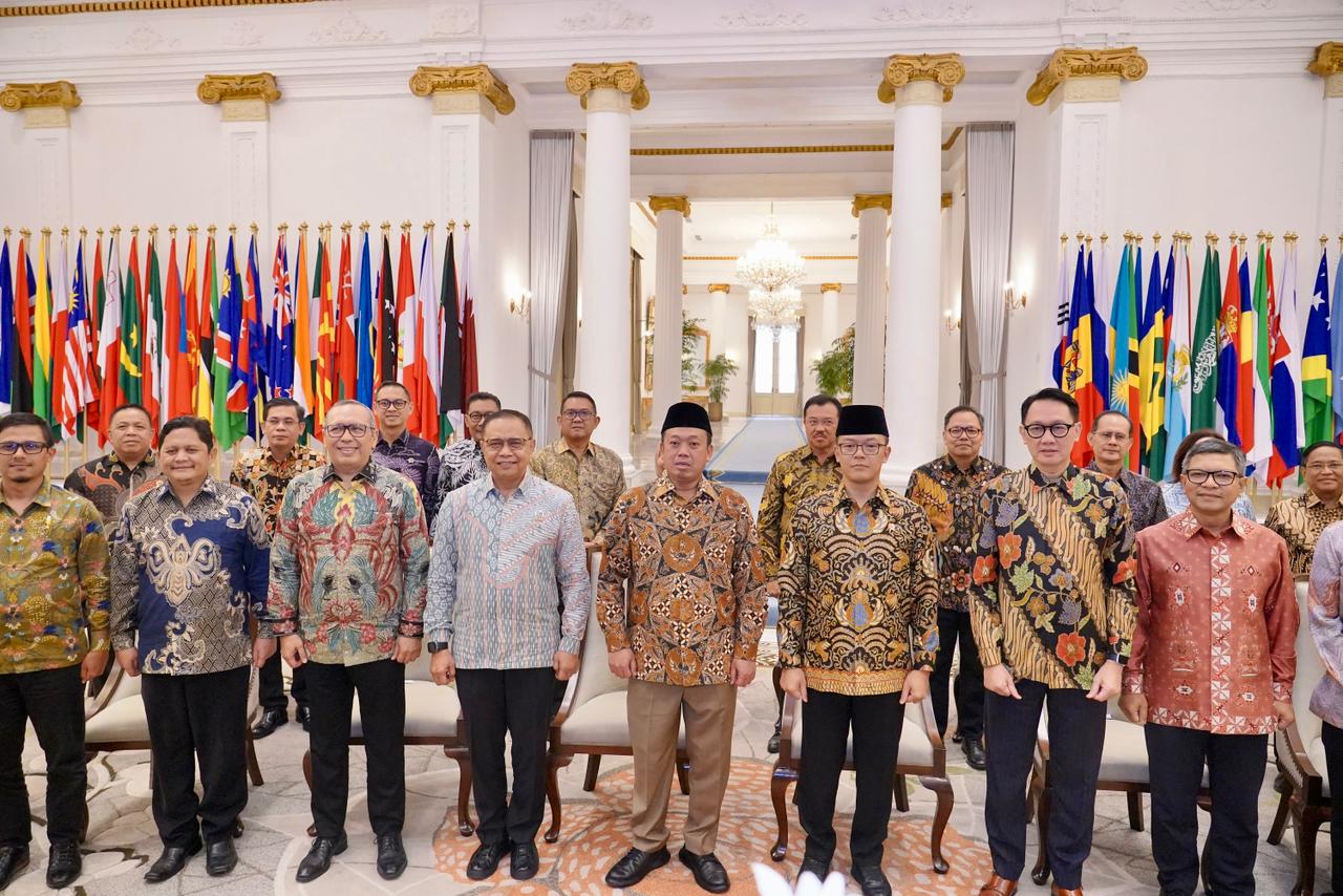 Serahkan Sertipikat Hak Pakai kepada Menteri Luar Negeri, Menteri Nusron: Langkah Amankan Aset Negara