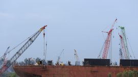 Industri galangan kapal di kawasan Sekupang, Batam. BPS mencatat perekonomian Triwulan III 2025 Kepri tumbuh 7,48 persen, menempatkan Kepri tertinggi di Sumatera dan ketiga nasional. FOTO: Andri/Diskominfo Kepri