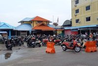 Suasana parkir di Pelabuhan Karimun, Jalan Yos Sudarso Kelurahan Tanjungbalai Karimun. FOTO: ricky/kepriheadline.id
