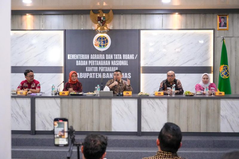 Tinjau Kantah Kabupaten Banyumas, Wamen Ossy Tekankan Pentingnya Peningkatan Kualitas Layanan