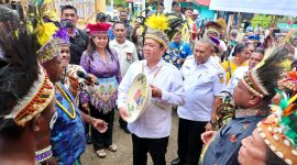 Menteri Nusron Serahkan Sertipikat di Papua: Era Presiden Prabowo Semua Tempat Ibadah Harus Disertipikatkan Tanpa Pengecualian