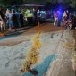 Petugas Satlantas Polres Karimun mendatangi lokasi kecelakaan di kawasan Kecamatan Tebing. FOTO: D Satlantas Polres Karimun