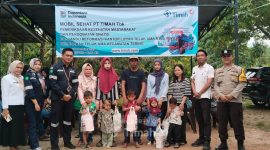 Dukung Penanganan Stunting, PT TIMAH Tbk Serahkan Puluhan Paket Makanan Tambahan untuk Warga Teluk Uma