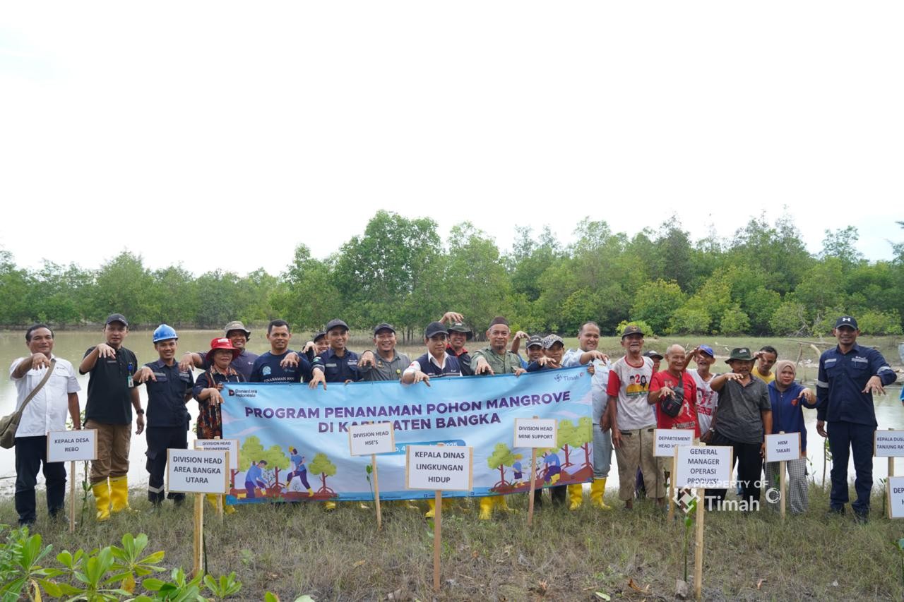 Komitmen Pelestarian Ekosistem Pesisir, PT TIMAH Tbk Tanam 5000 Bibit Mangrove di Pantai Takari
