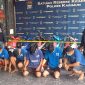 5 Tersangka Curanmor tertunduk lesu dihadapan moror curiannya.