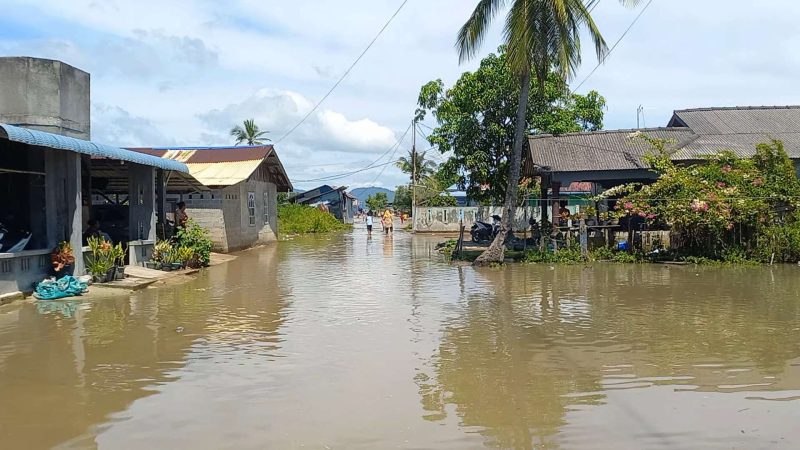 Suasana rumah rumah di kawasan Pamak Laut, Kelurahan Pamak, saat Banjir melanda wilayah pesisir