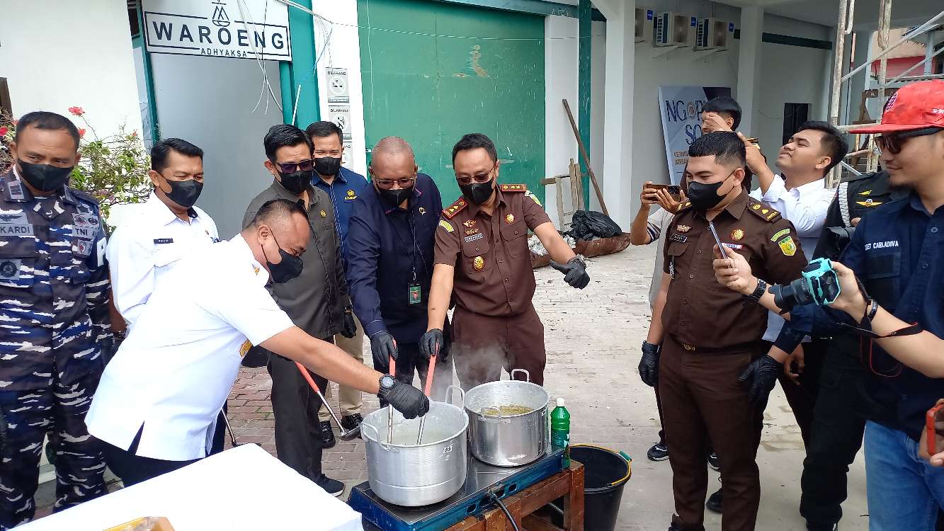 Kejari Karimun Musnahkan Barang Bukti 89 Perkara, dari Narkotika hingga Rokok Ilegal