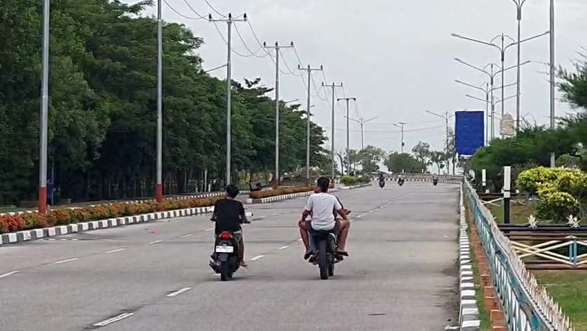 Penampakan tiang-tiang listrik PLN berdiri di kawasam Coastal Area. FOTO: rk/kepriheadline.id