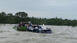 TNI AL Evakuasi Seluruh Crew SB Srikandi Express yang Tenggelam di Perairan Pulau Parit Karimun
