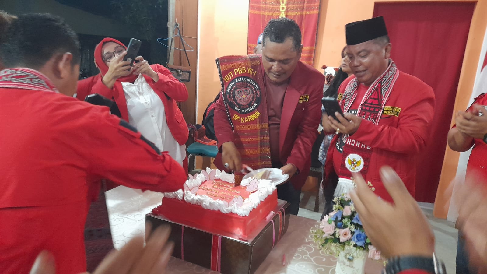 Peringati HUT ke-5, Pemuda Batak Bersatu Karimun Fokuskan Perayaan untuk Bantuan Korban Banjir dan Longsor