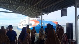 Kapal Dumai Line saat bersandar di Pelabuhan Domestik Tanjungbalai Karimun. FOTO: ricky/kepriheadline.id