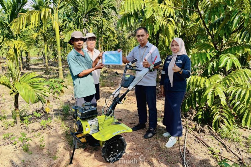 Perkuat Pertanian Lokal, PT TIMAH Serahkan Alat Olah Lahan kepada Kelompok Tani Kundur. FOTO: Corporate Communication PT Timah Tbk