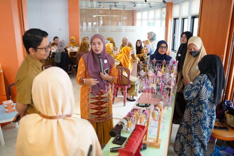 PT TIMAH Tbk Gandeng UMKM dan Pemkot Pangkalpinang, Latih Guru SD–SMP Kembangkan Kreativitas Prakarya. FOTO: BIDANG CORCOM PT TIMAH TBK