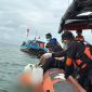 Satpolairud Polres Karimun Pastikan Identitas Mayat Pria yang Ditemukan di Perairan Meranti. FOTO: Istimewa/kepriheadline.id